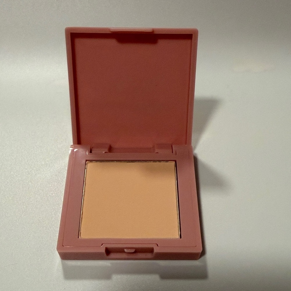 Soft Perfection Foundation Powder -Light - Picture 3 of 3